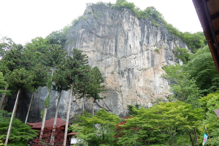 Limestone Body and Hashidate Shonyudo of Hashidate-do Temple (Chichibu Pilgrimage Temple No. 28)